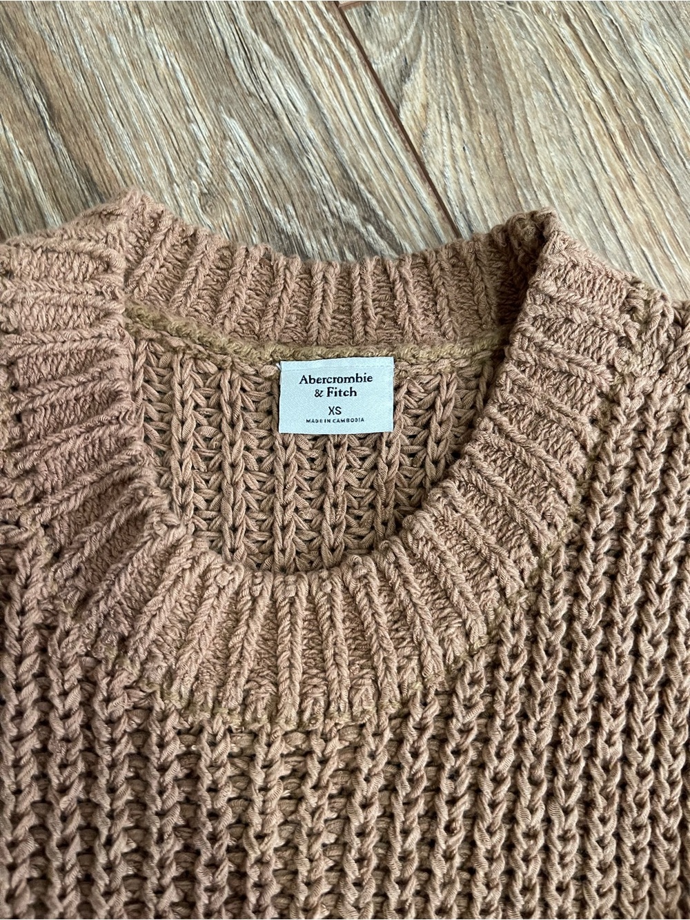 Abercrombie & Fitch Chunky Knit Sleeveless Sweater Vest in Camel - Picture 3 of 5